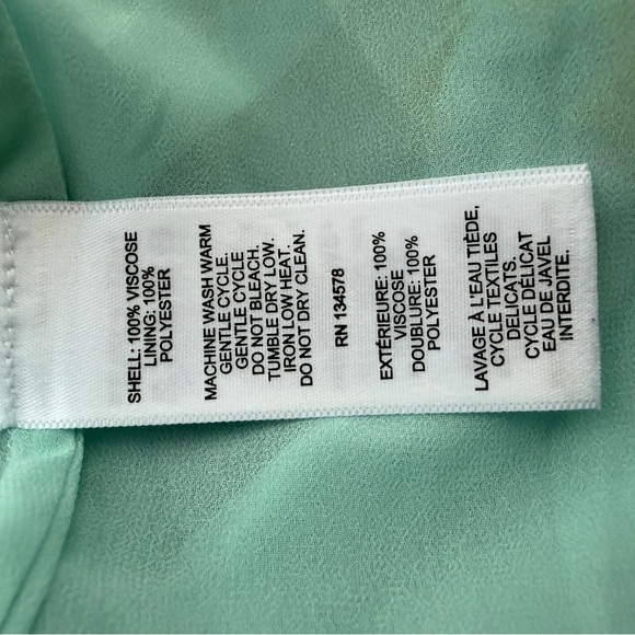 Vineyard Vines, blue floral tiered, ruffle maxi. Medium. - Picture 9 of 9